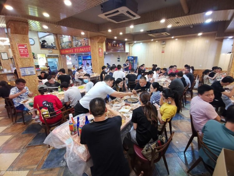 江西男人开菜馆利用免费的现金半年赚了60万方法易学习